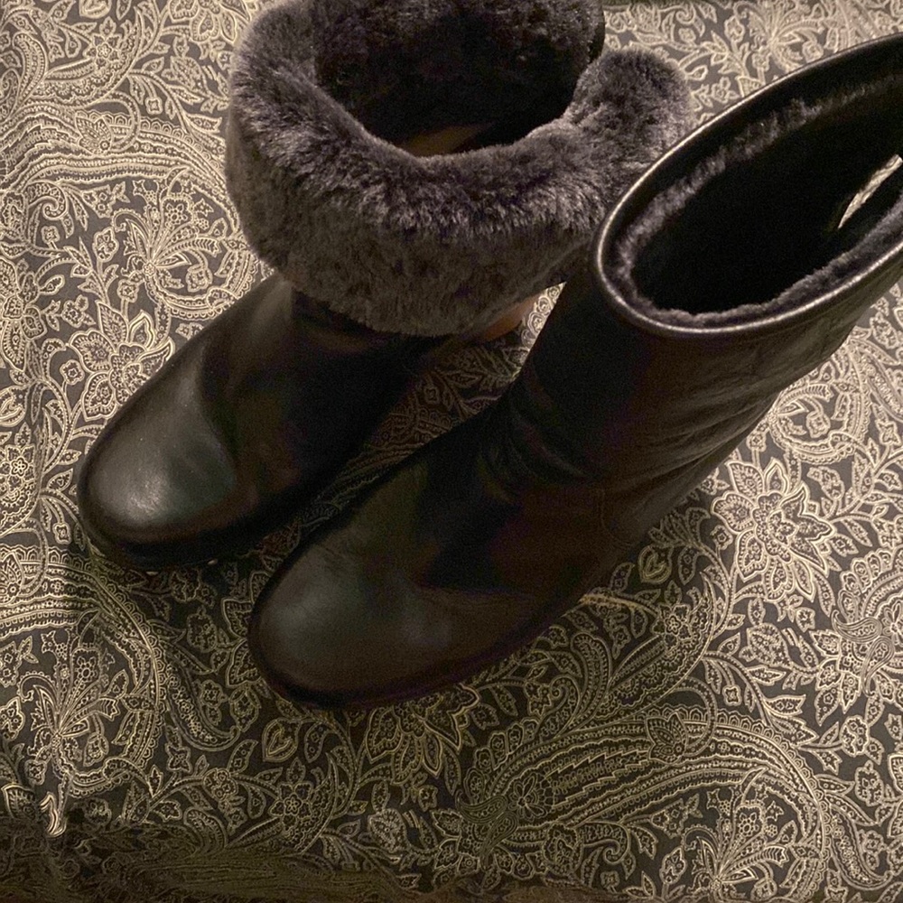UGG Lynnea Shearling Ankle Clog Boots VEUC size 7